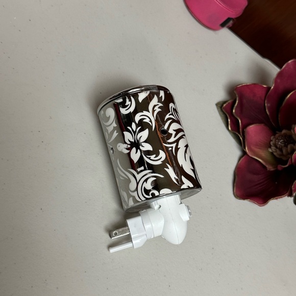 Celebrating Home Night light or Fragrance warmer Florence Plug in - Picture 6 of 14